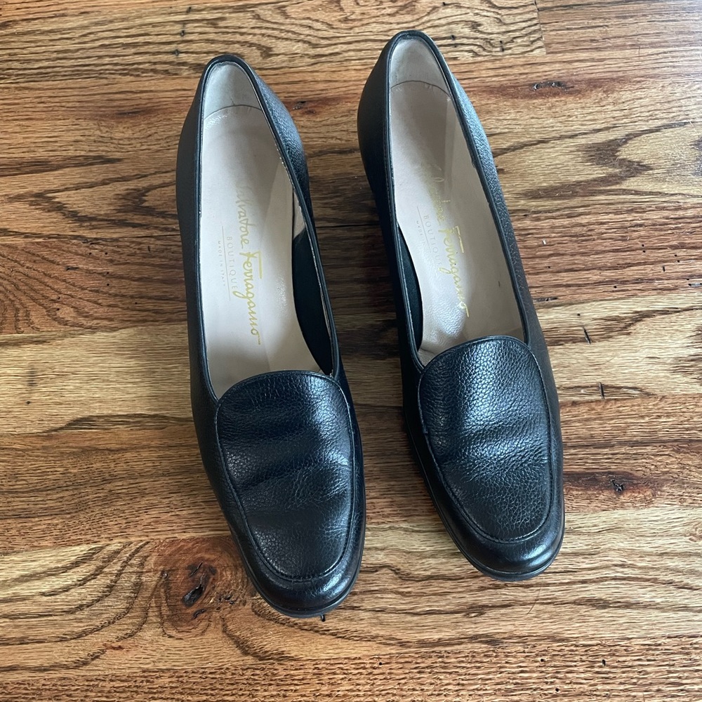 Salvatore Ferragamo Leather Slip On Flats Heels Womens Size 7 Black